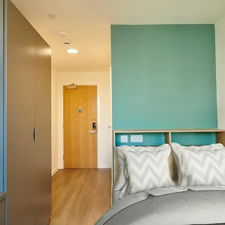 Studios And Private Bedroom With Shared Kitchen At Canvas Bristol Near The City Centre Exterior photo