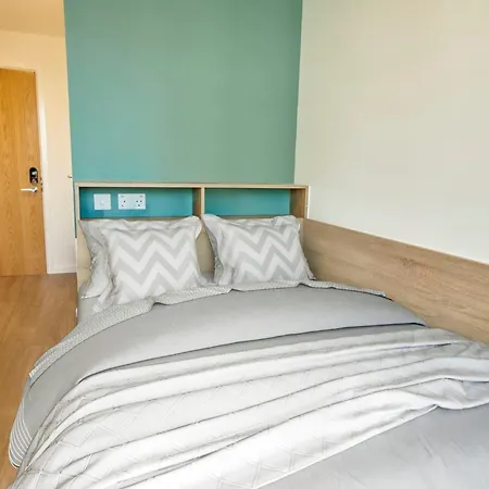 Studios And Private Bedroom With Shared Kitchen At Canvas Bristol Near The City Centre Exterior photo