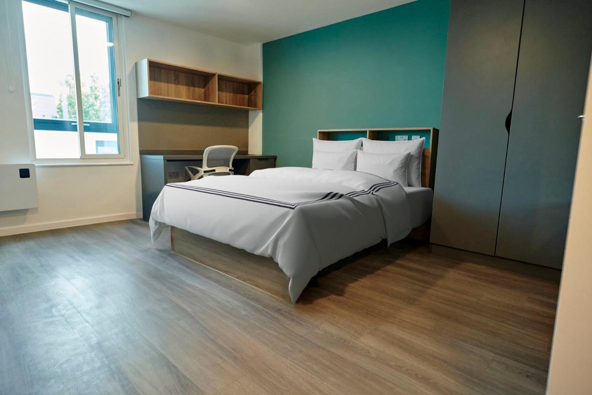 And Private Bedroom With Shared Kitchen At Canvas Near The Centre Bristol